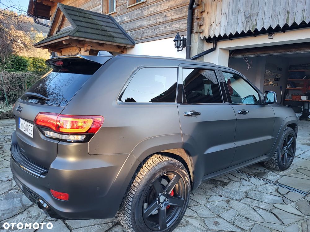 Jeep Grand Cherokee SRT - 8