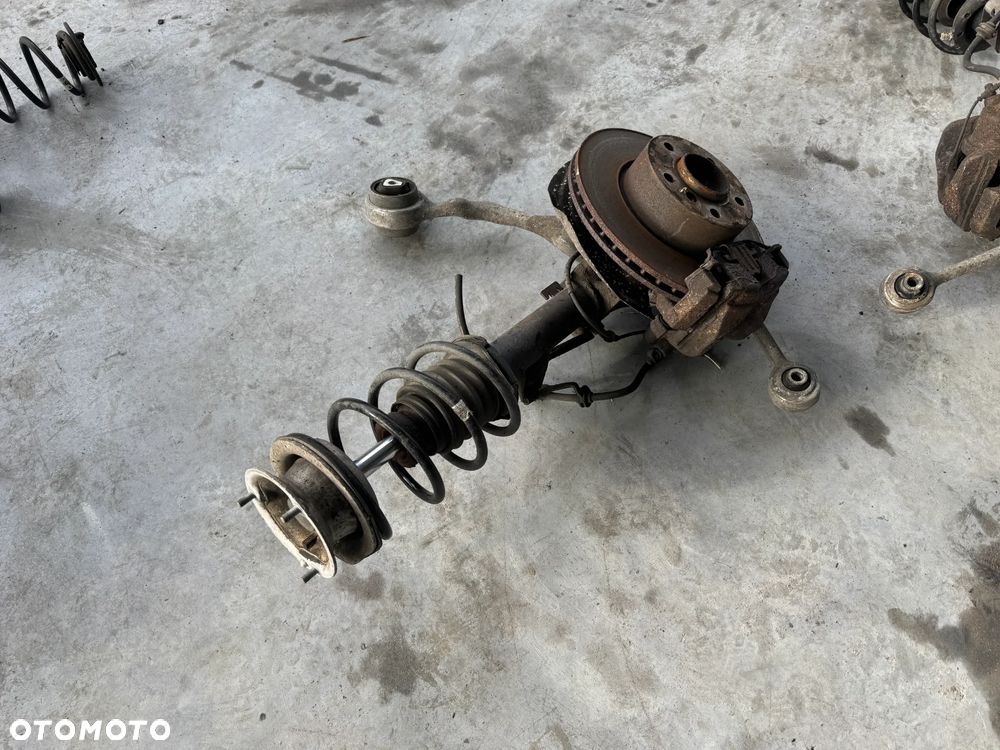 ZWROTNICA AMORTYZATOR PRAWY MCPERSON BMW E90 E87 - 1