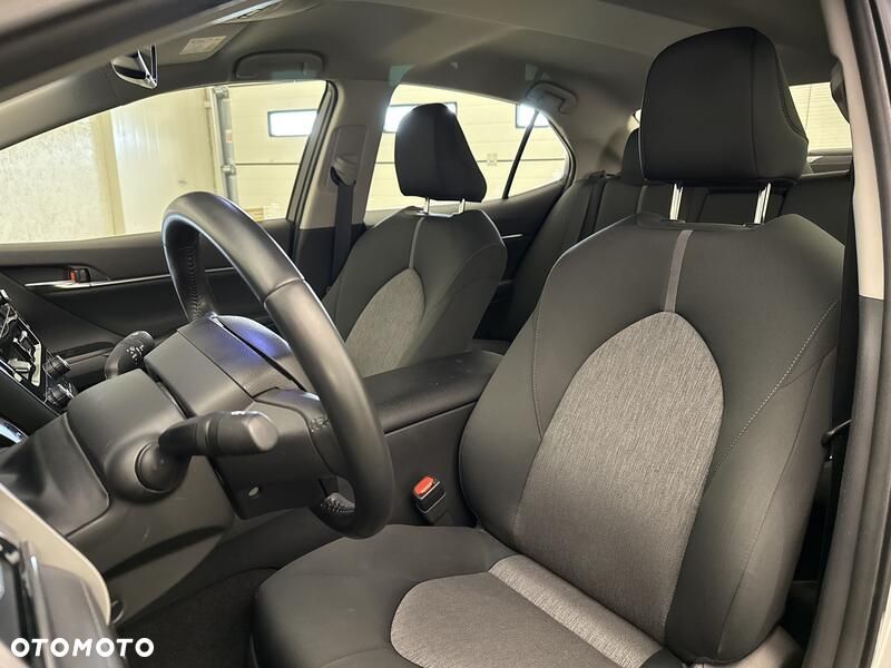 Toyota Camry 2.5 Hybrid Comfort CVT - 12