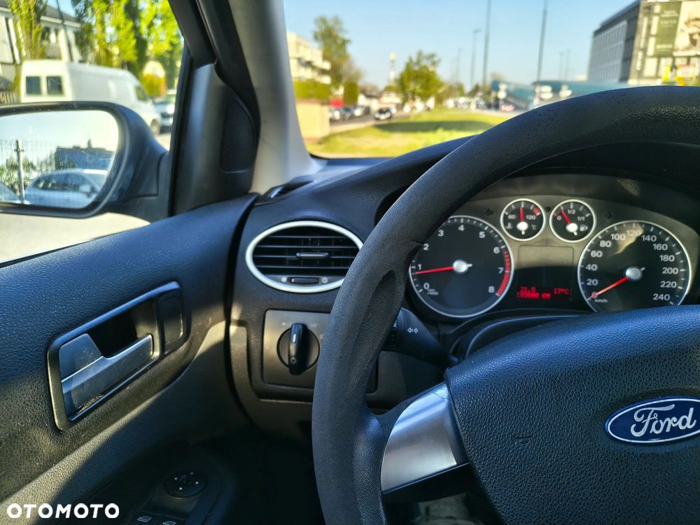 Ford Focus 1.6 Ambiente - 25