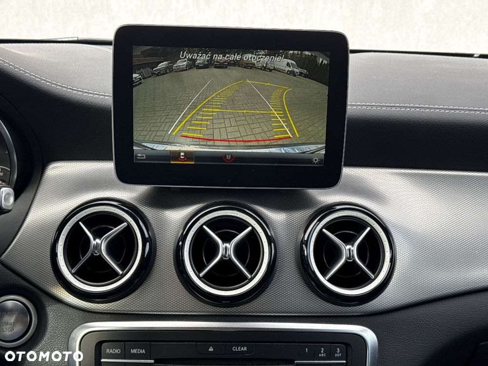 Mercedes-Benz GLA - 36
