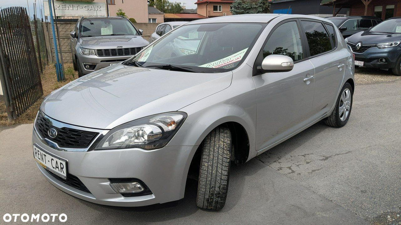 Kia Ceed - 10
