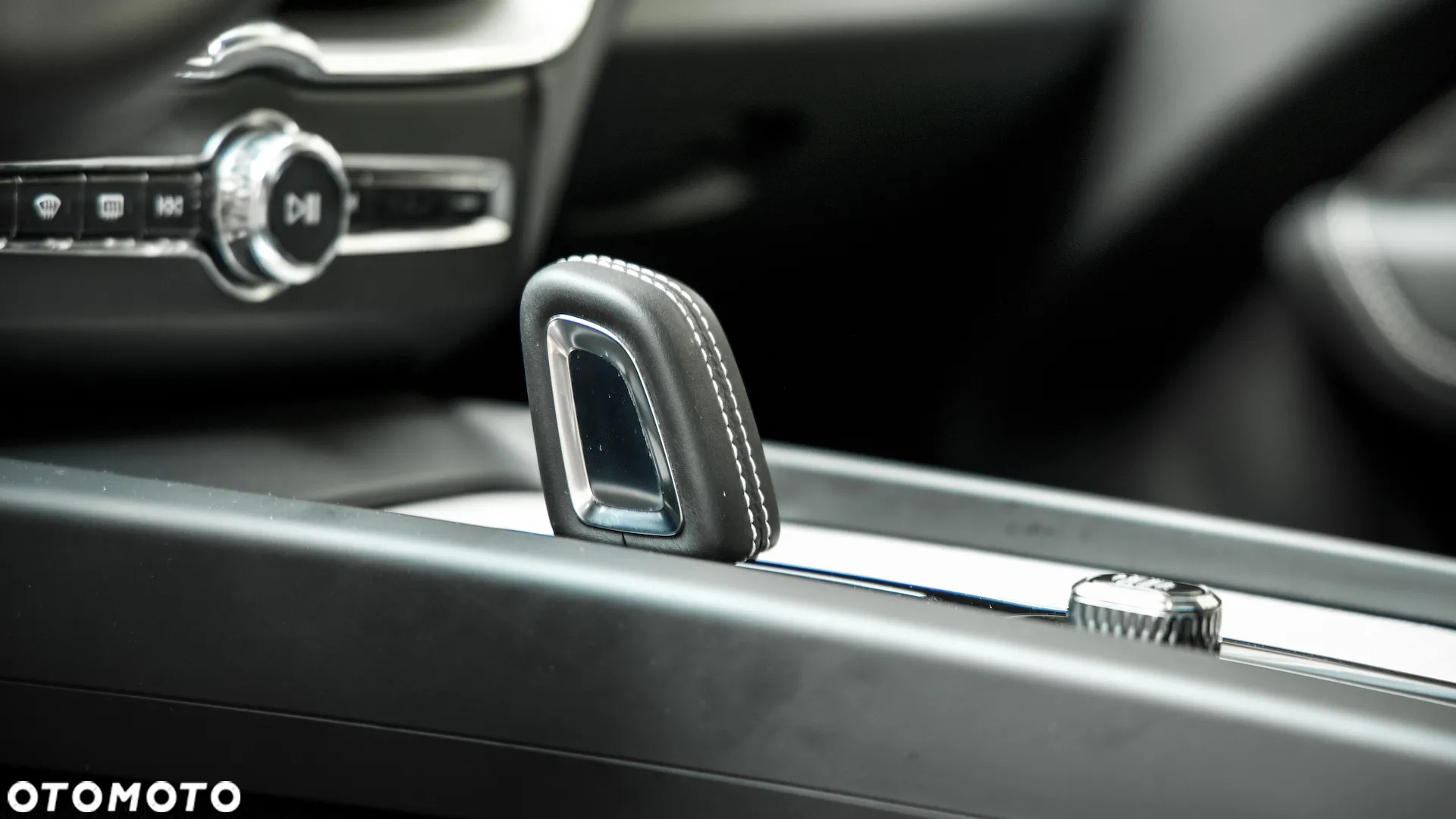 Volvo XC 60 T8 Plug-In Hybrid AWD R-Design - 17