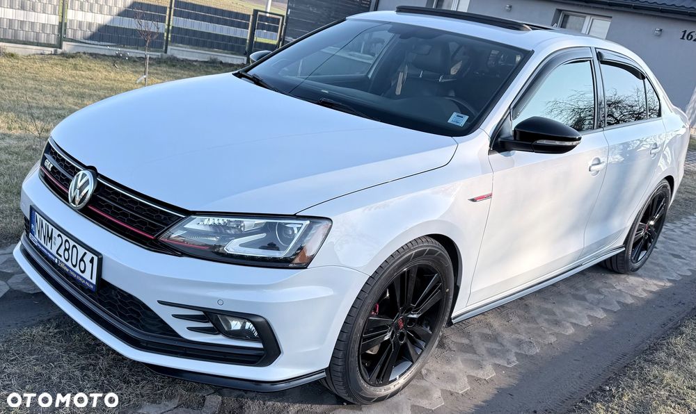 Volkswagen Jetta - 1