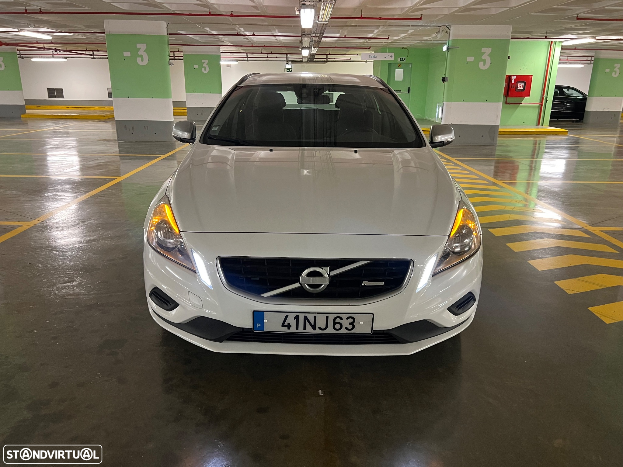 Volvo V60 1.6 D2 Drive R-Design Powershift Start/Stop - 2
