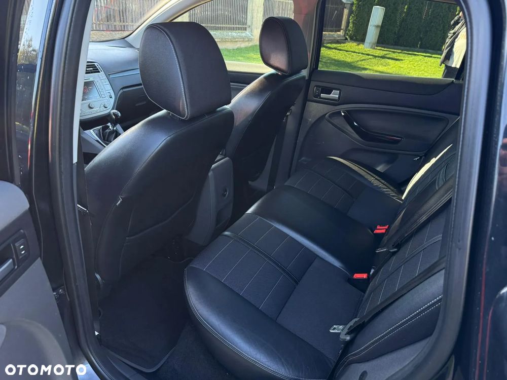 Ford Kuga 2.0 TDCi 2x4 Titanium - 12