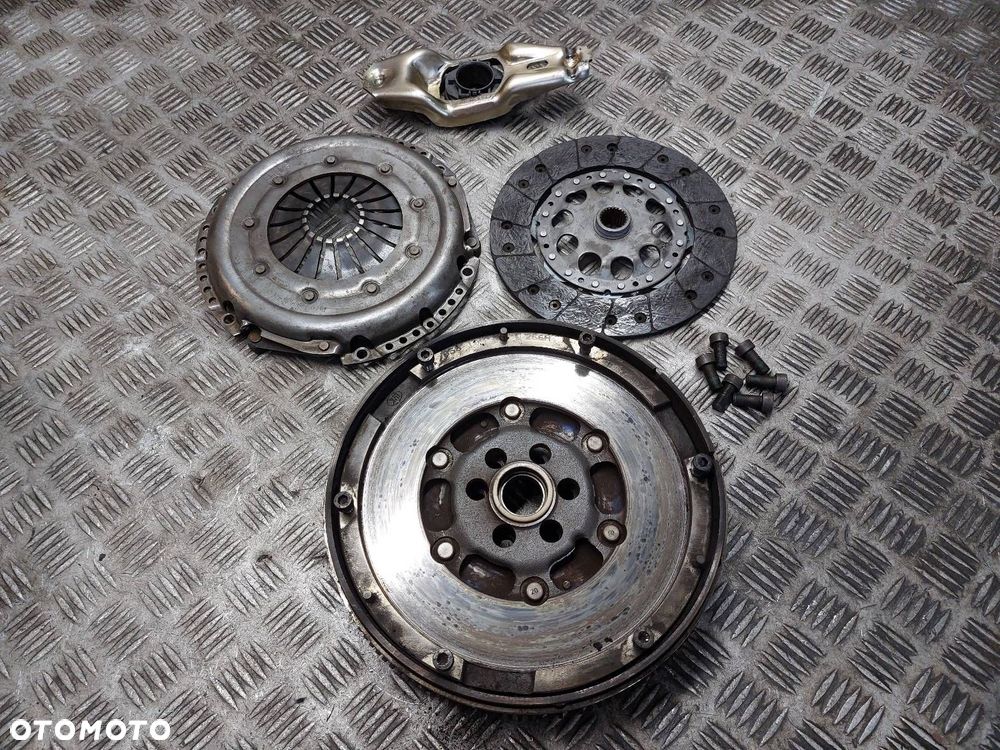 KOŁO DWUMASOWE + TARCZA + DOCISK + ŁOŻYSKO OPOROWE AUDI A4 B6 058105266H - 1