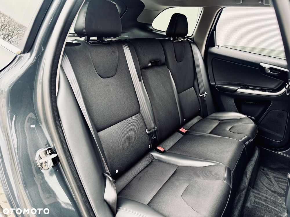 Volvo XC 60 D3 Geartronic Momentum - 8