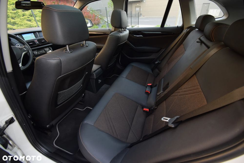 BMW X1 sDrive18d xLine - 35