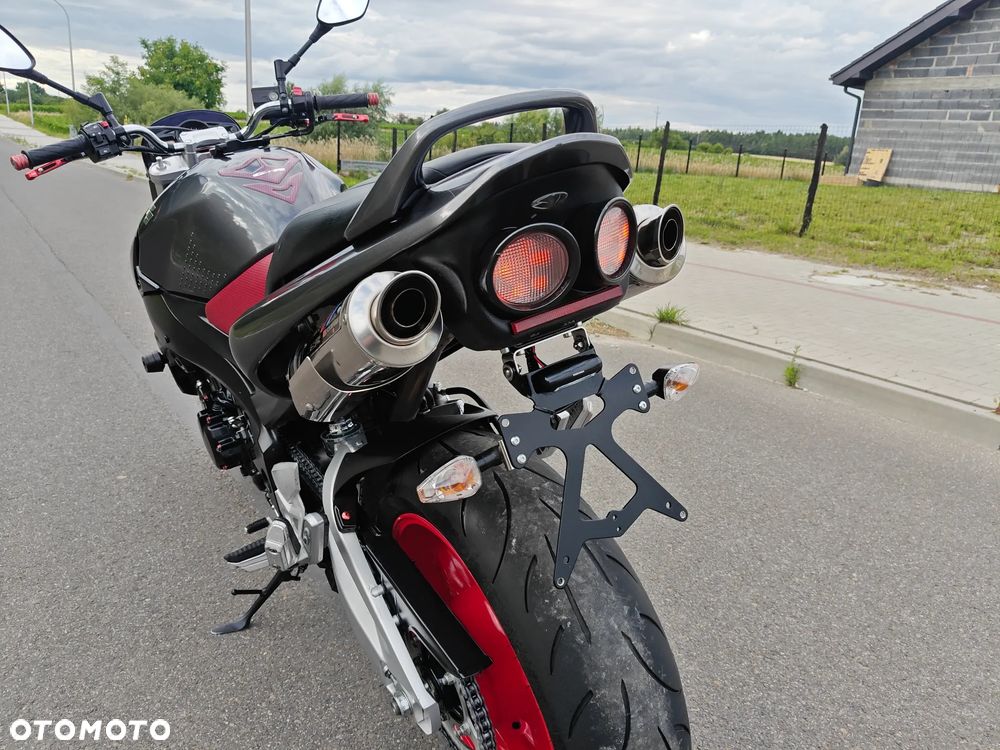 Suzuki GSR - 20