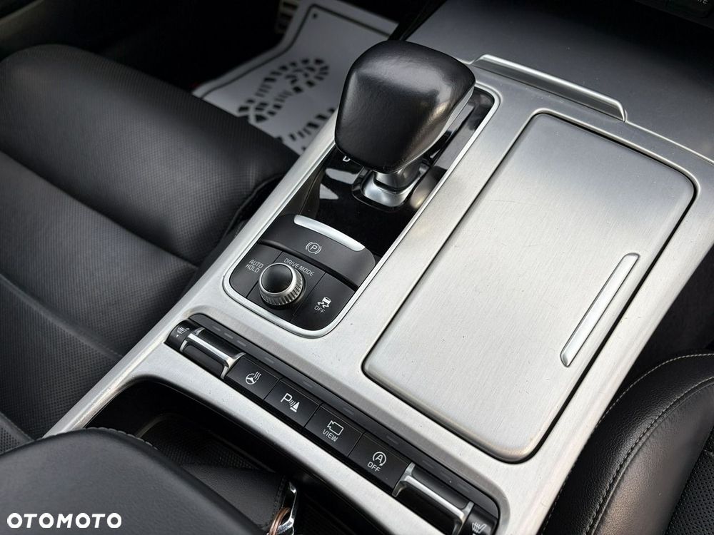 Kia Stinger - 12