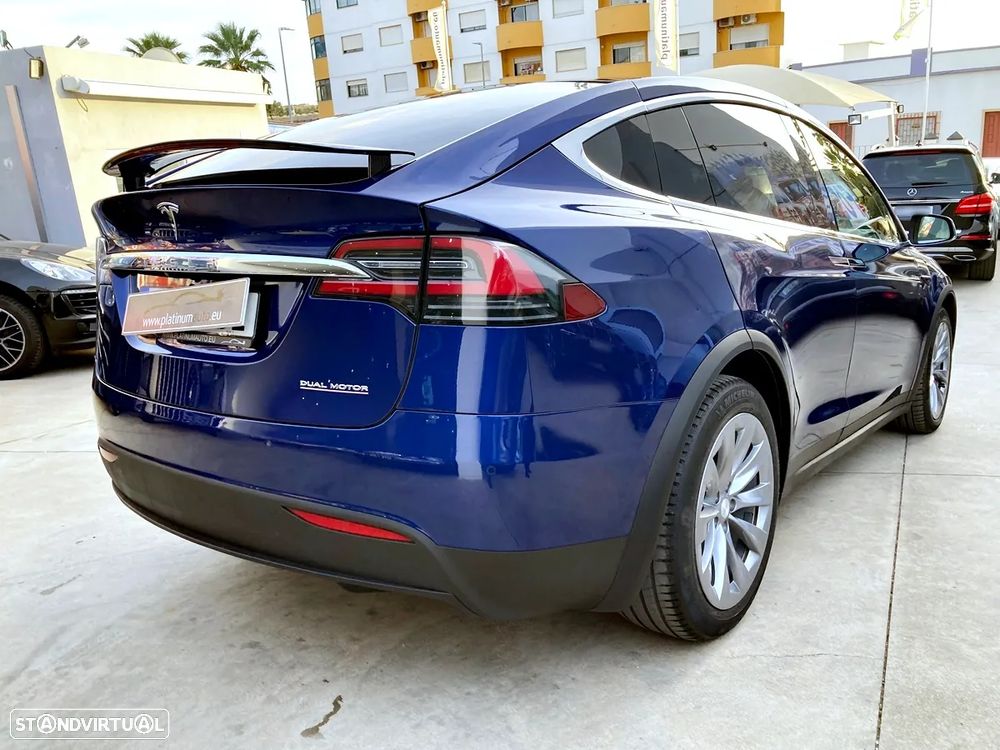 Tesla Model X - 3