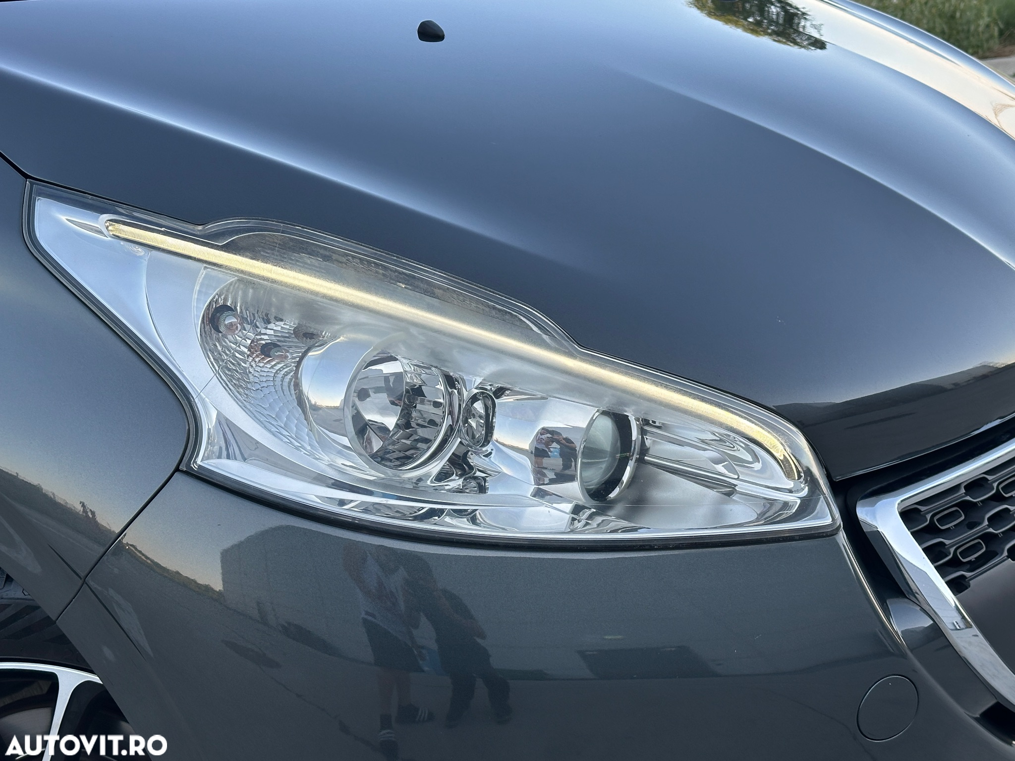 Peugeot 208 - 5