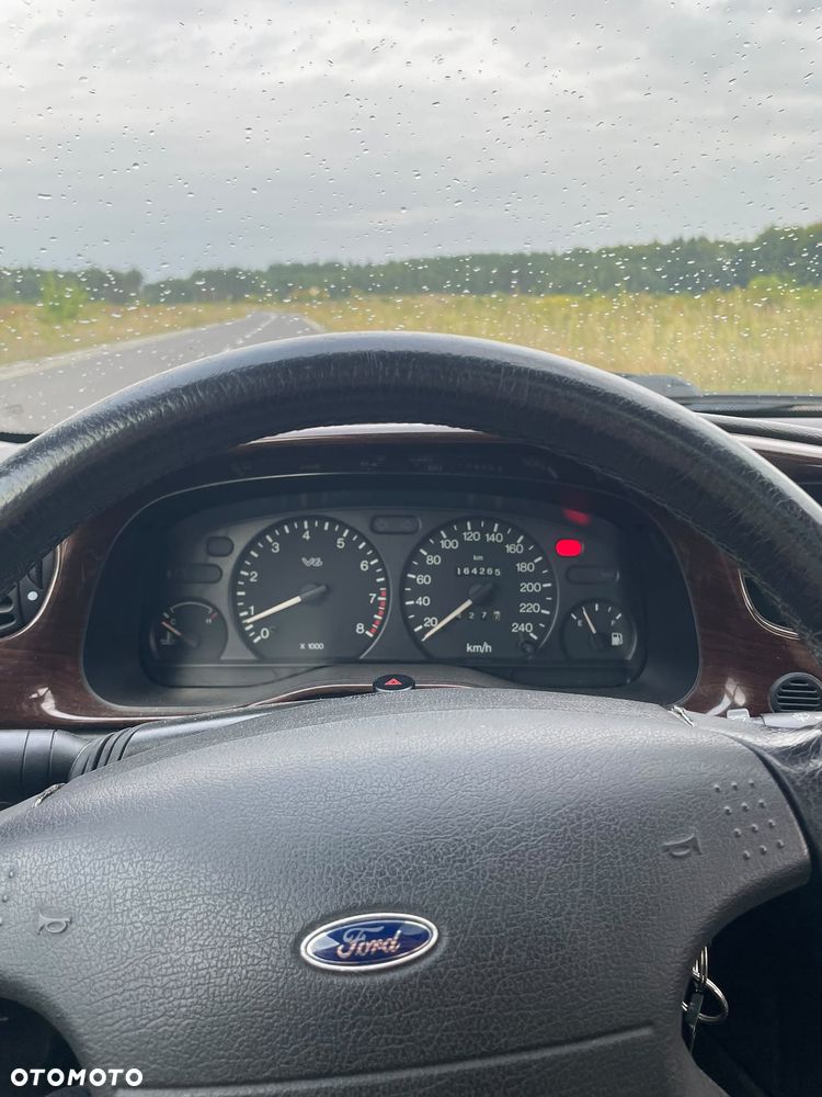 Ford Mondeo 2.5 V6 Ghia - 14