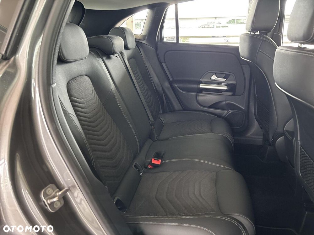 Mercedes-Benz GLA - 21