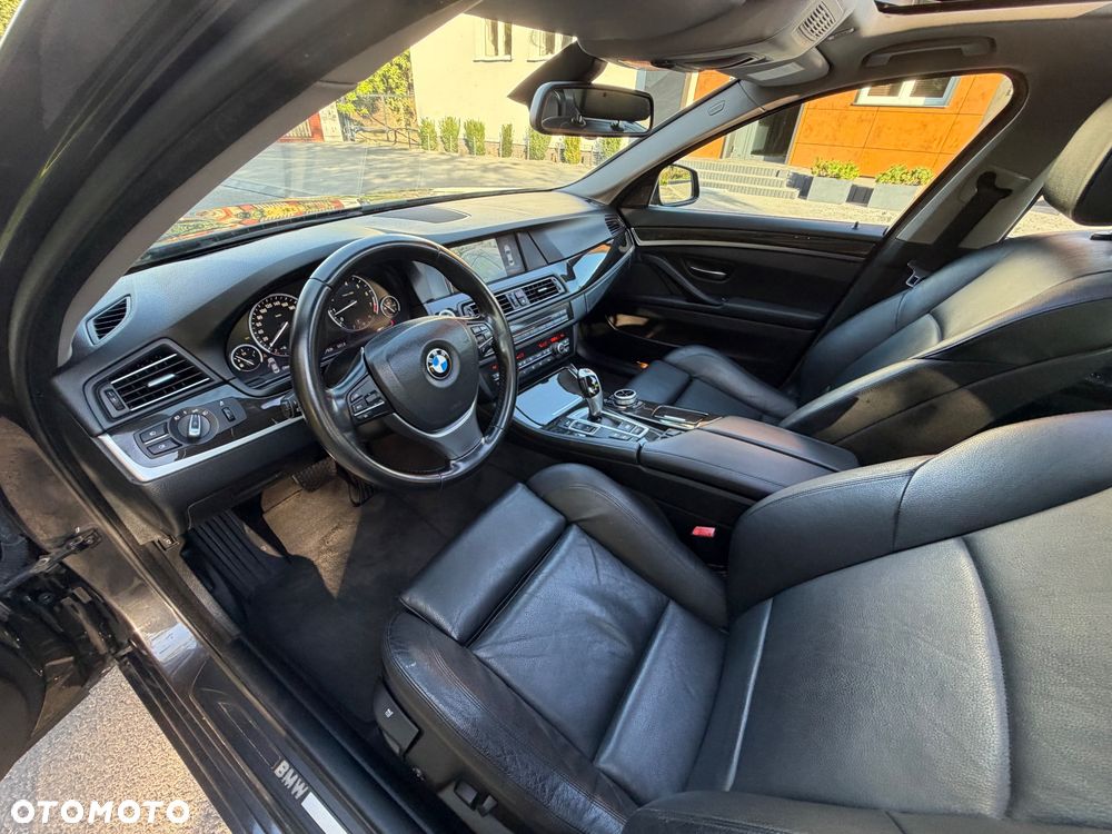 BMW Seria 5 528i xDrive Sport-Aut - 12