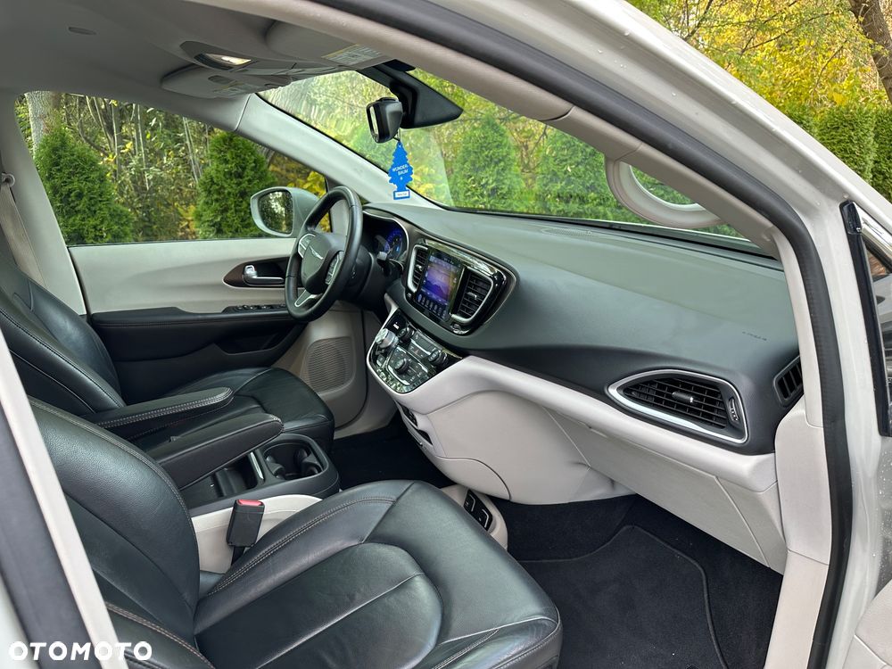 Chrysler Pacifica - 20