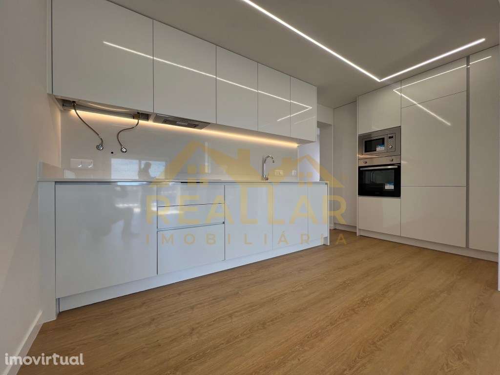 Moradia T3 em 1º Linha de Mar - Aver-o-mar - Póvoa de Varzim - Grande imagem: 2/36