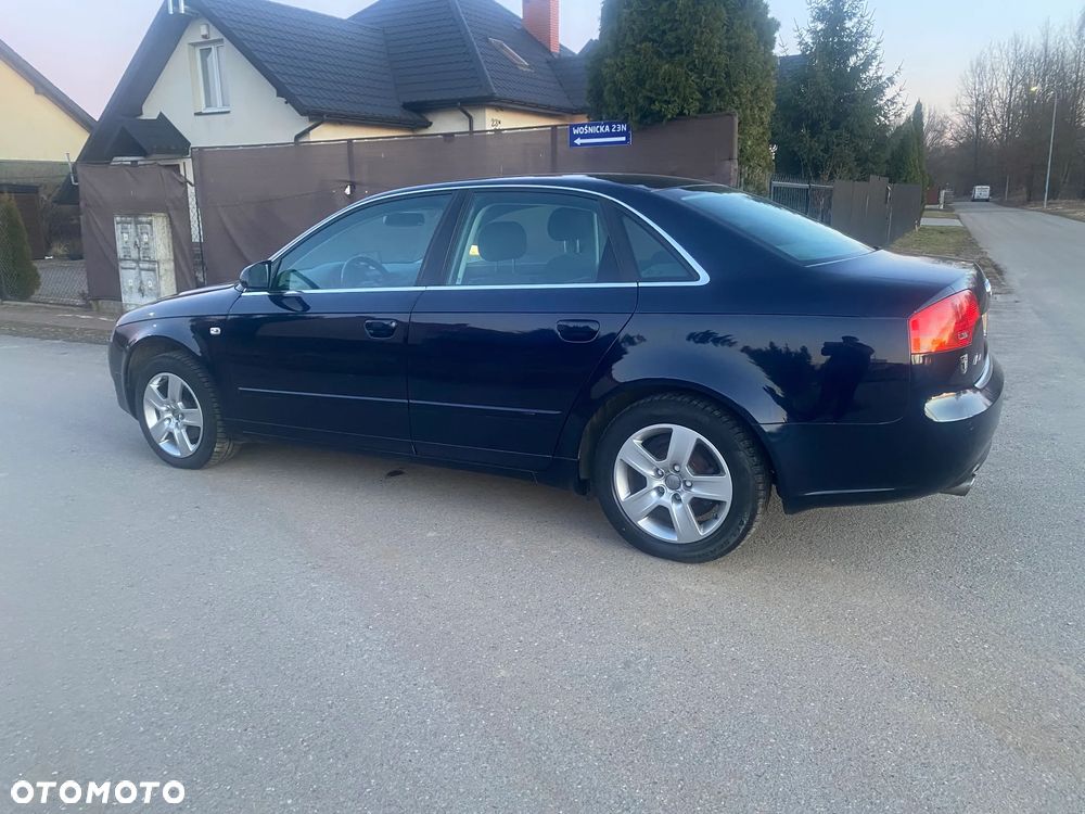 Audi A4 Limousine - 11