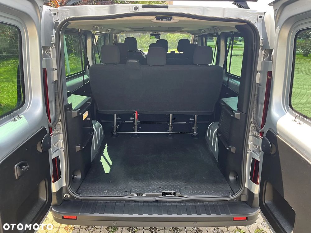Renault Trafic 2.0 dCi - 11