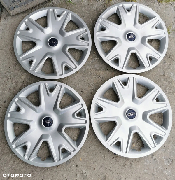 Ford Kuga II mk2 Kołpaki 17" KOMPLET
