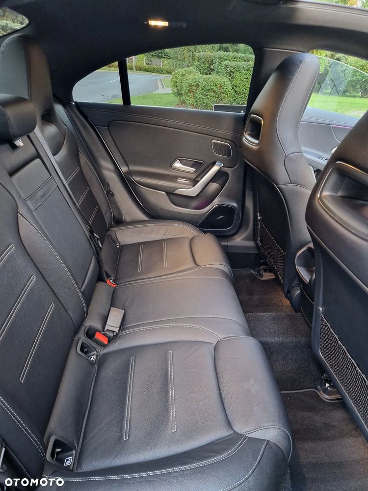 Mercedes-Benz CLA 220 4-Matic AMG Line 7G-DCT - 17