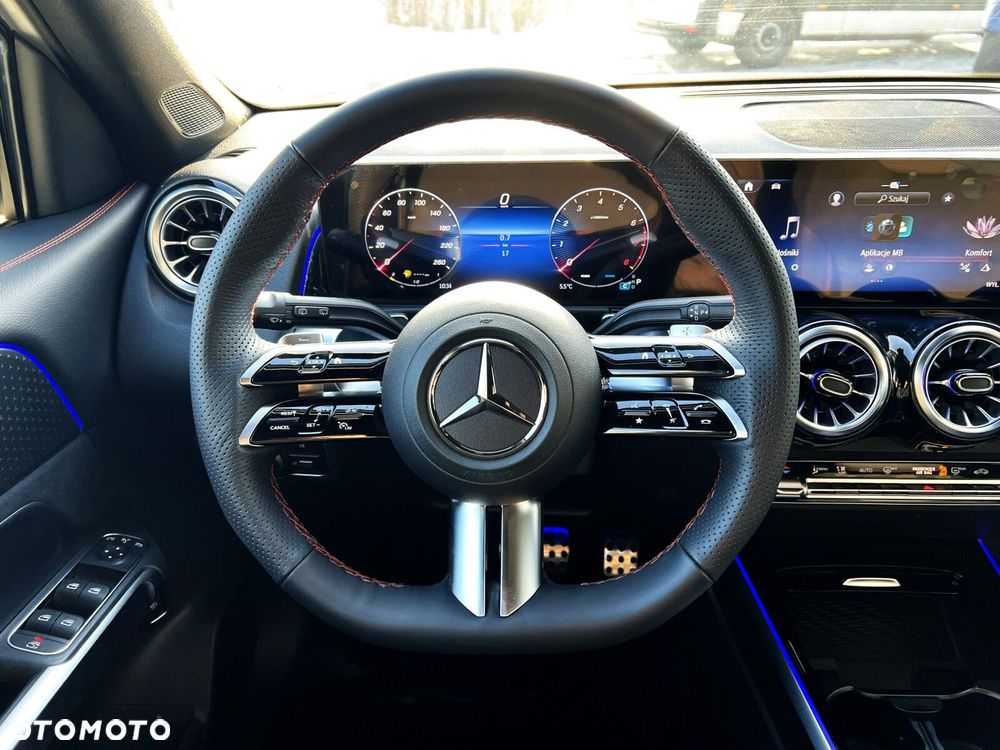 Mercedes-Benz GLB - 12