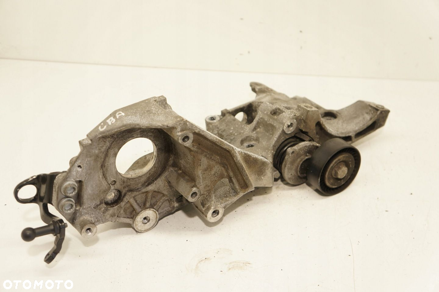 ŁAPA WSPORNIK ALTERNATORA VW GOLF VI TIGUAN A3 PASSAT 2.0 TDI 03L903139D - 2