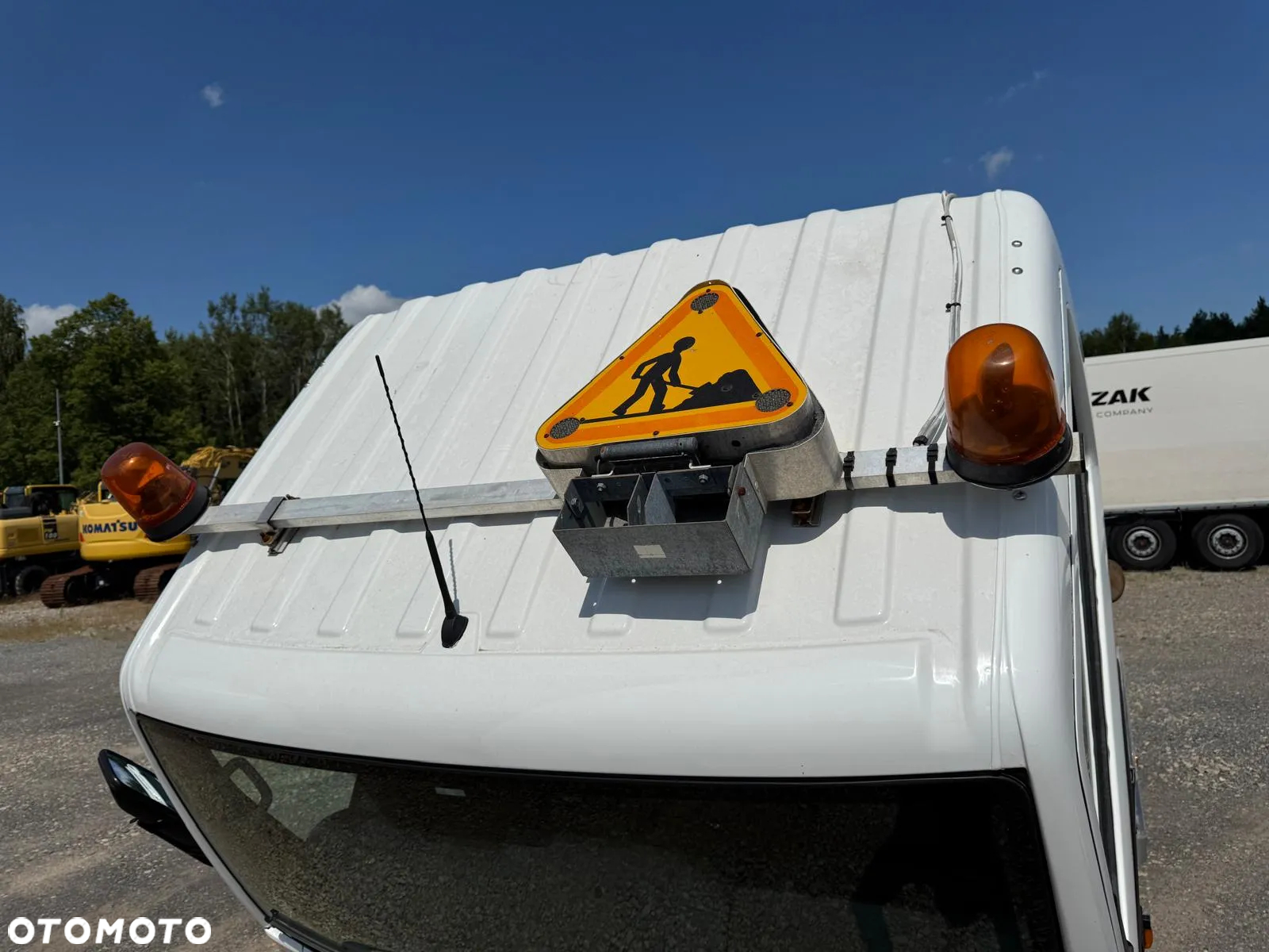 Nissan Cabstar 35,11 Zwyżka 20 ALU - 17