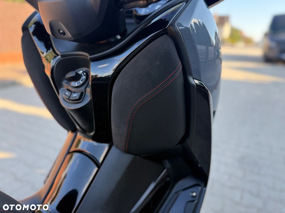 Yamaha X-max - 12