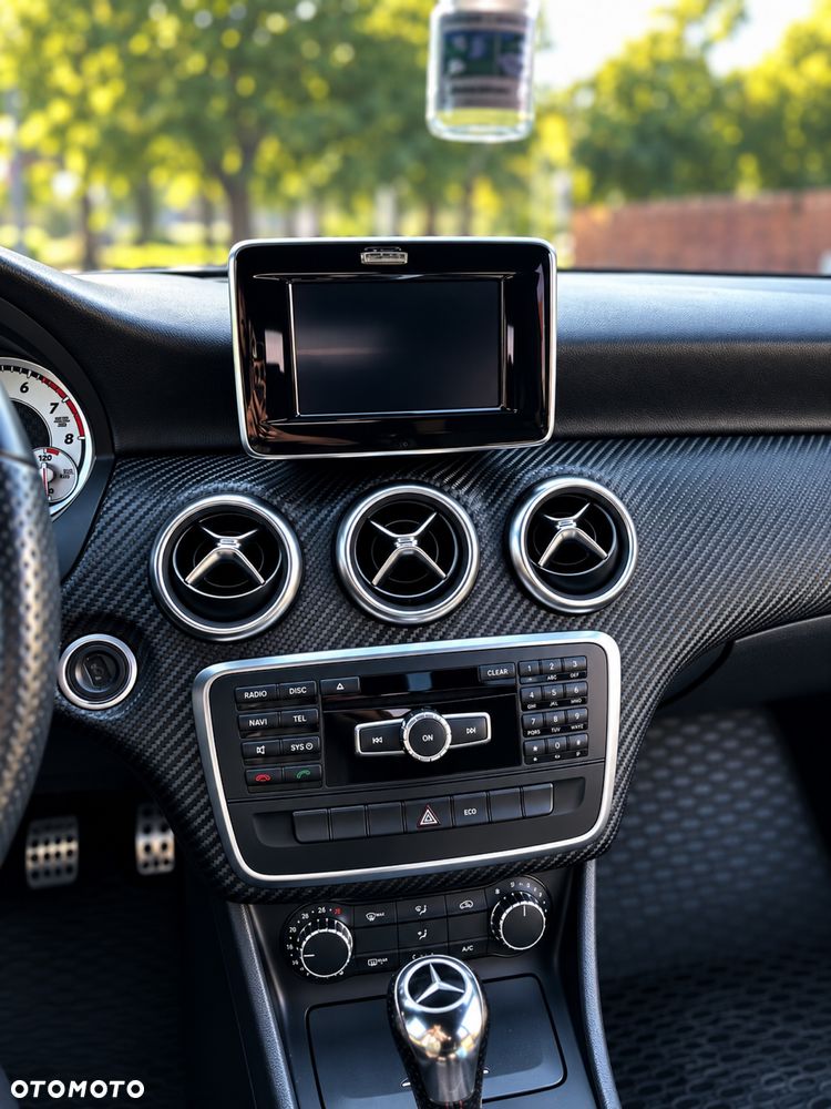 Mercedes-Benz A-Class 2013 photo 2
