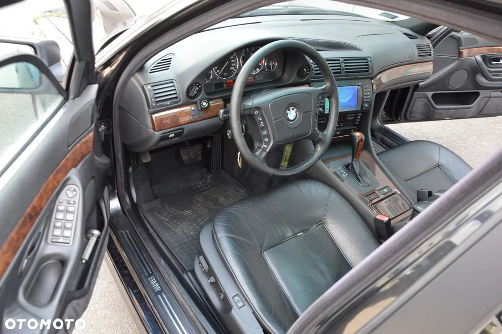 BMW Seria 7 740i - 23