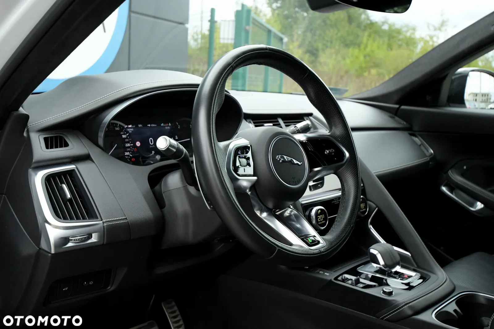 Jaguar E-Pace D200 AWD R-Dynamic S - 17