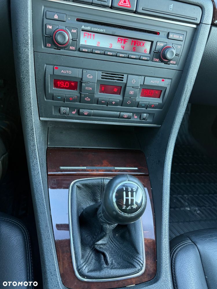 Audi A4 Limousine - 16