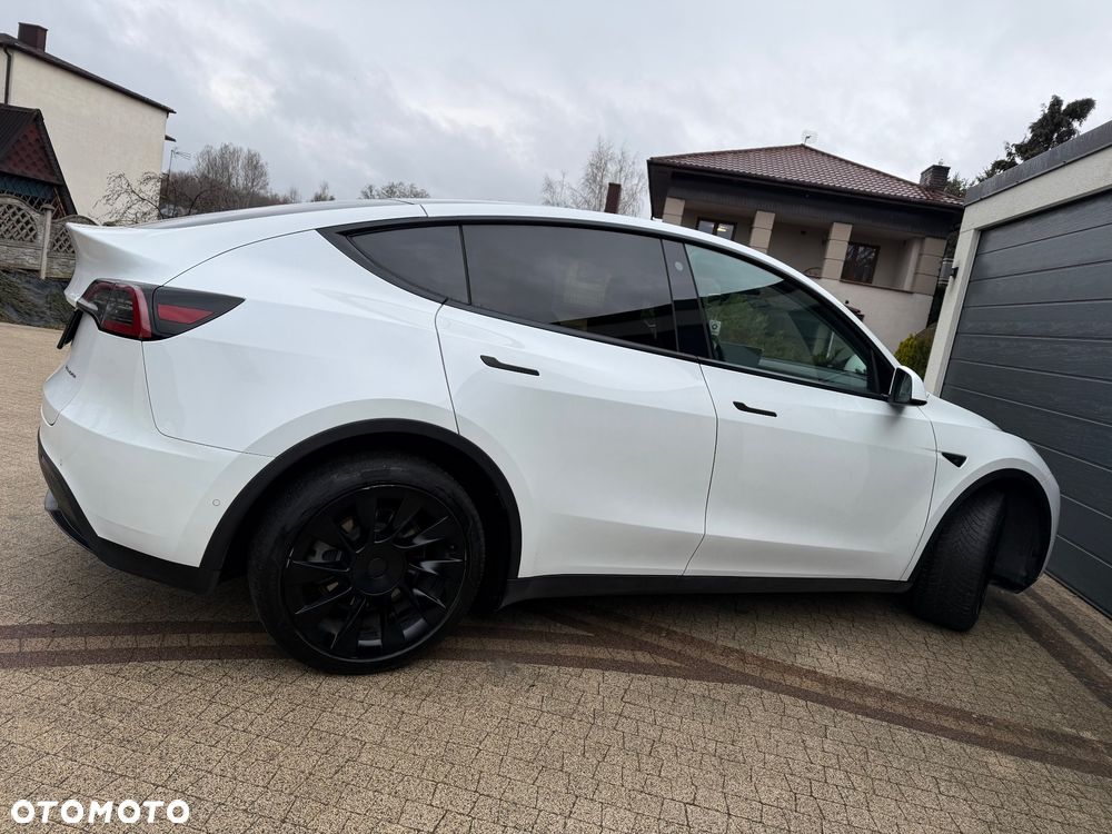 Tesla Model Y Long Range AWD - 13