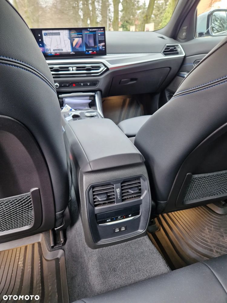 BMW Seria 3 330i xDrive M Sport - 11