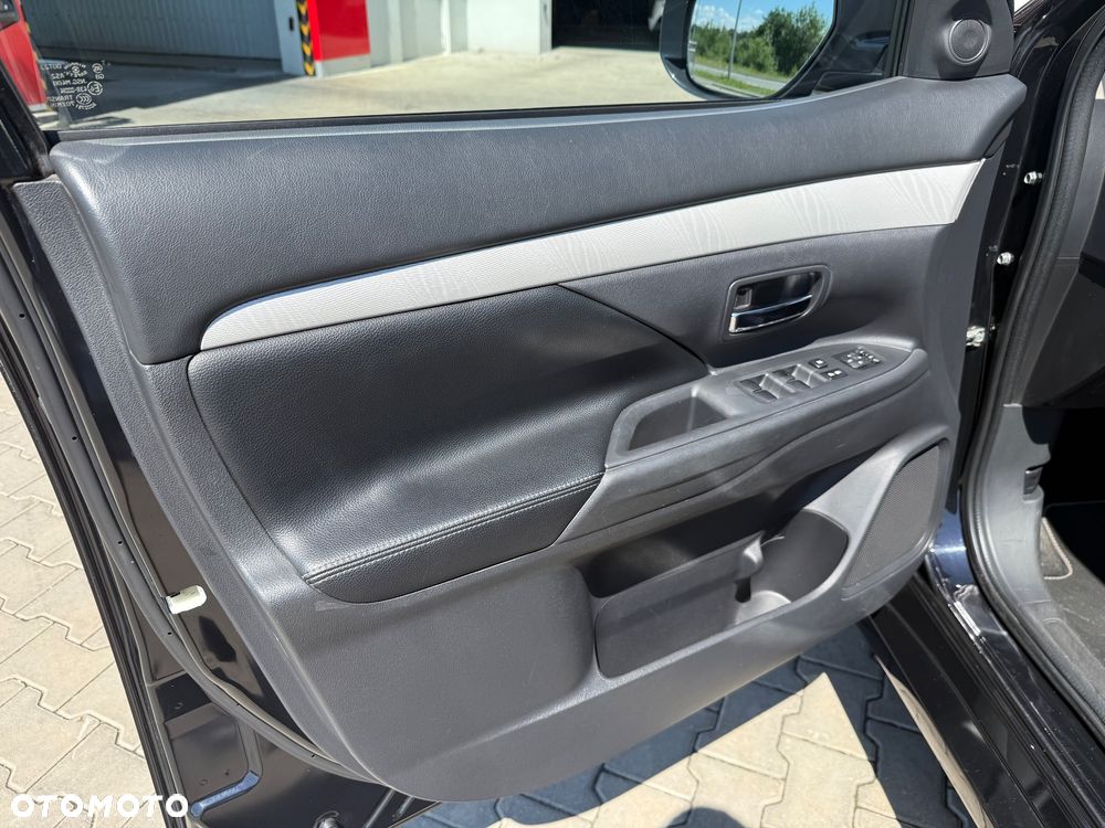 Mitsubishi Outlander 2.0 4WD Plus - 11