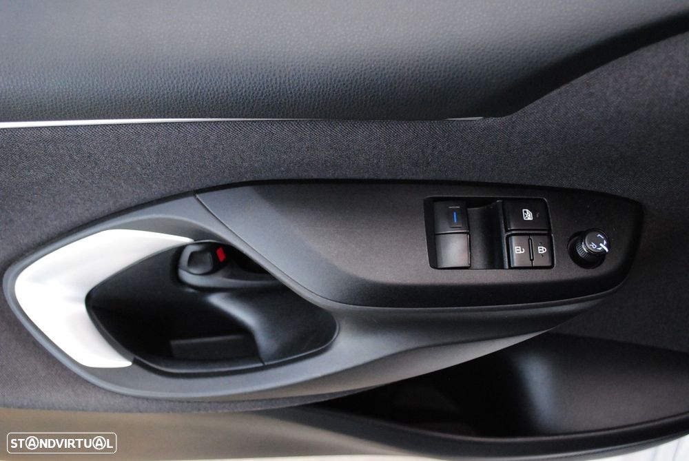 Toyota Yaris 1.5 HDF Comfort Plus - 33