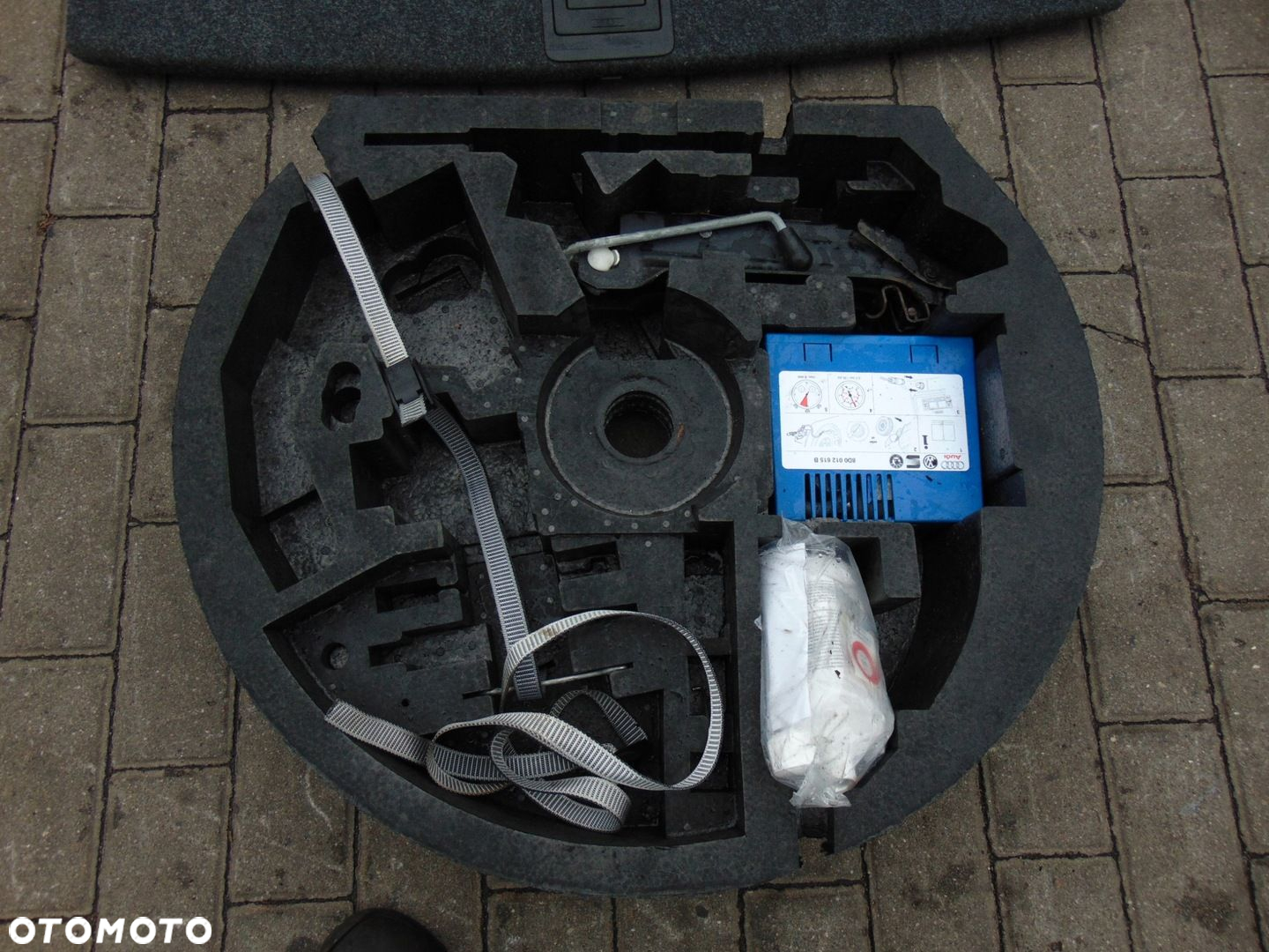LEWAREK ZESTAW NAPRAWCZY KOŁA WYKŁADDZINA BAGAŻNIKA VW GOLF 5 V  PLUS - 9