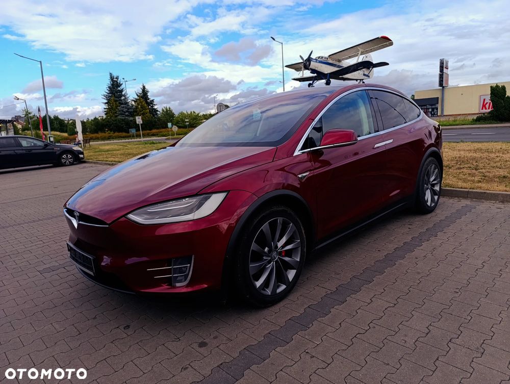 Tesla Model X - 16