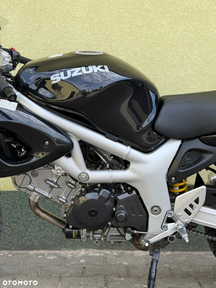 Suzuki SV - 25