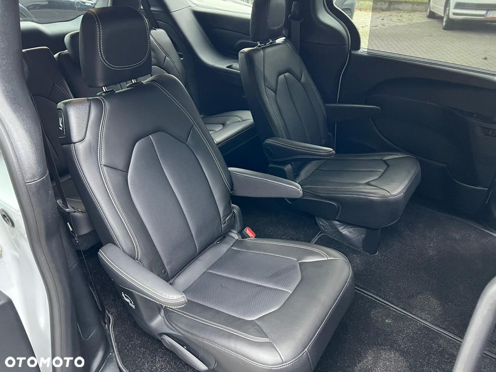 Chrysler Pacifica - 17