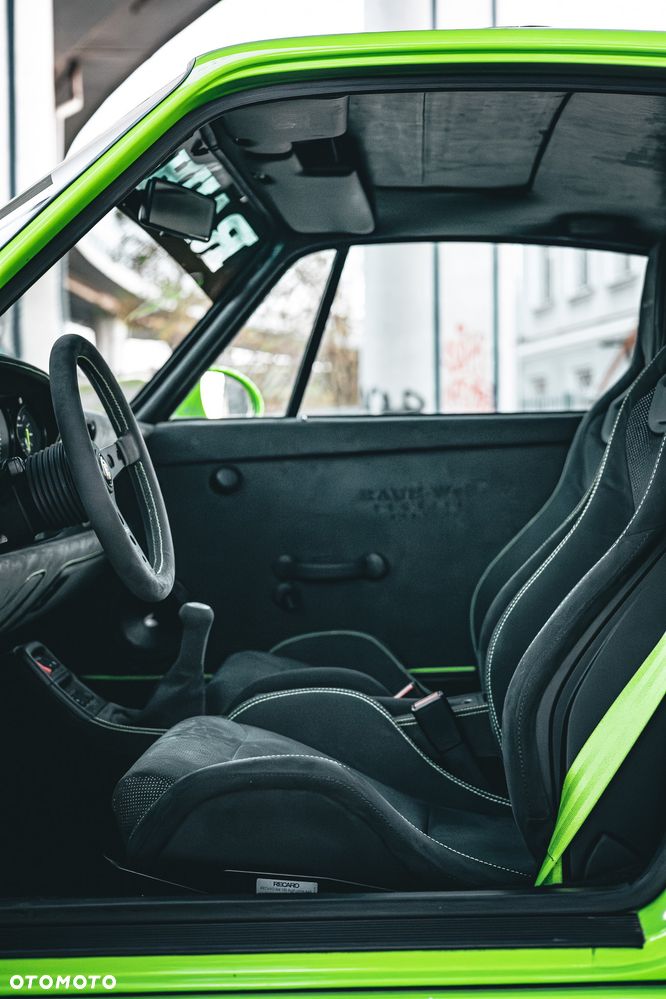 Porsche 911 Carrera - 10