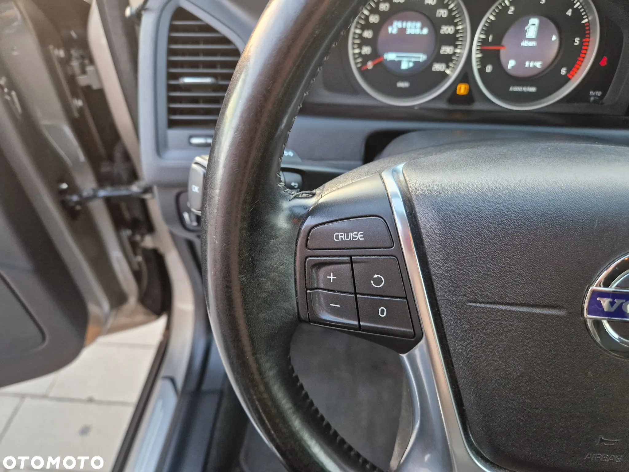 Volvo XC 60 D4 Geartronic Momentum - 17