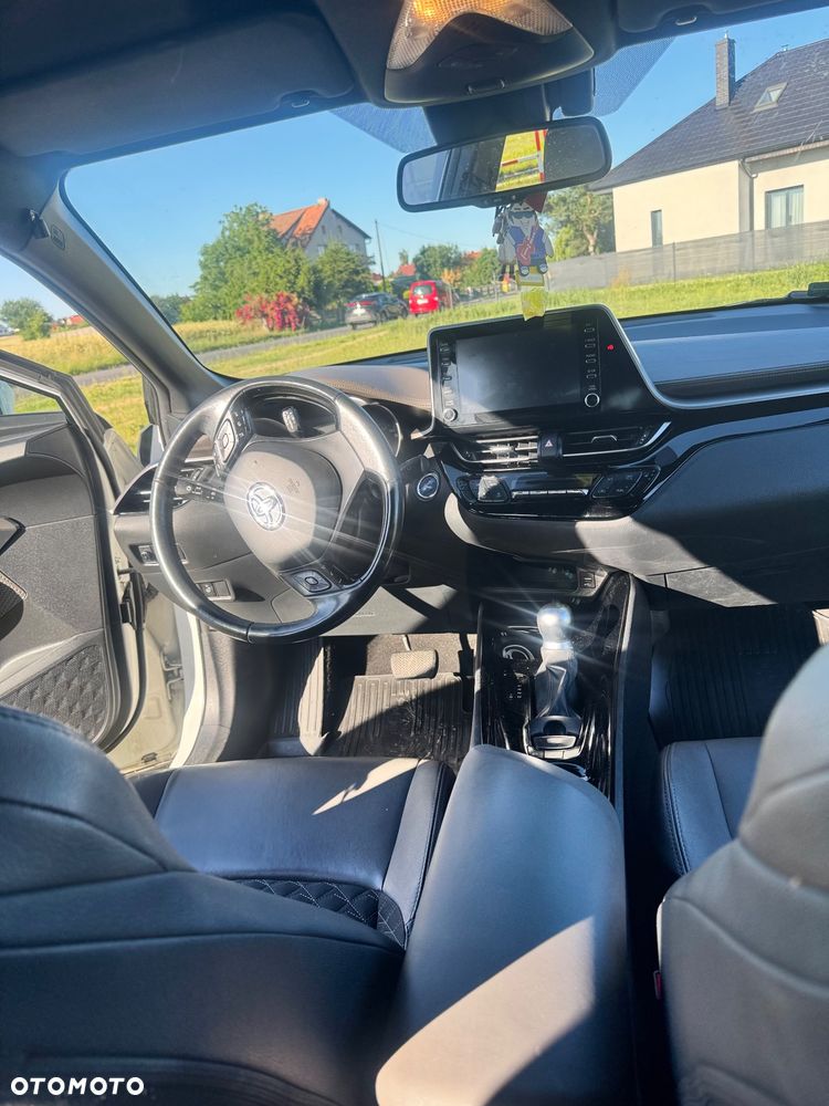 Toyota C-HR 2.0 Hybrid Executive - 11