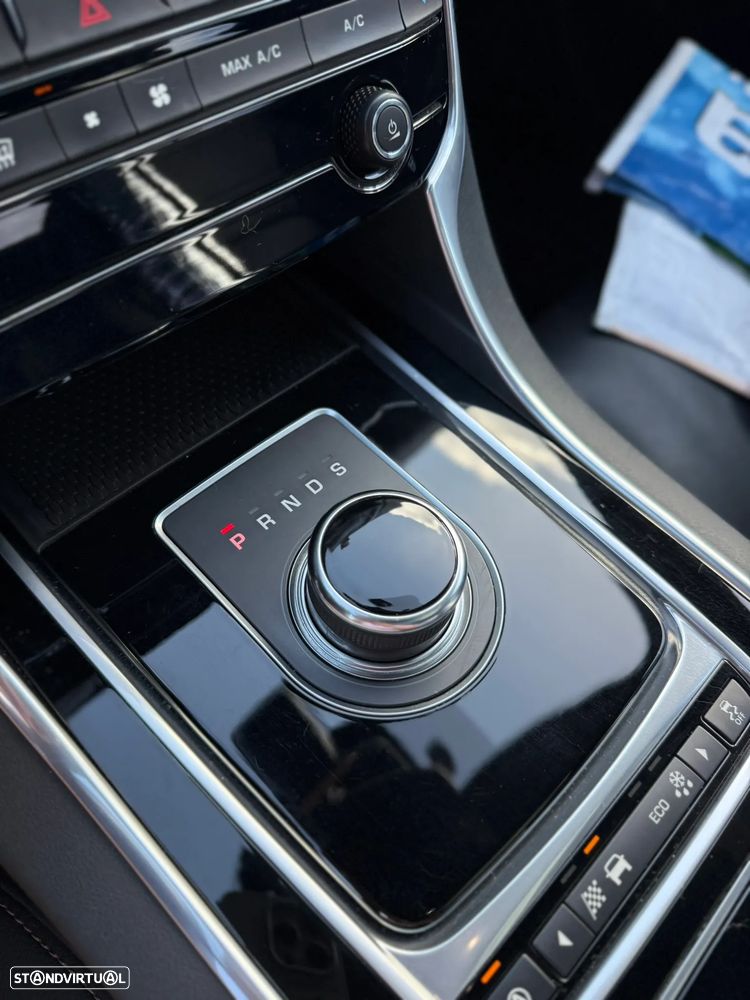 Jaguar XE 20d Aut. R-Sport - 24