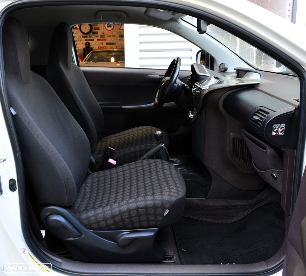 Toyota iQ 1.0 VVT-i Essential+AC - 23