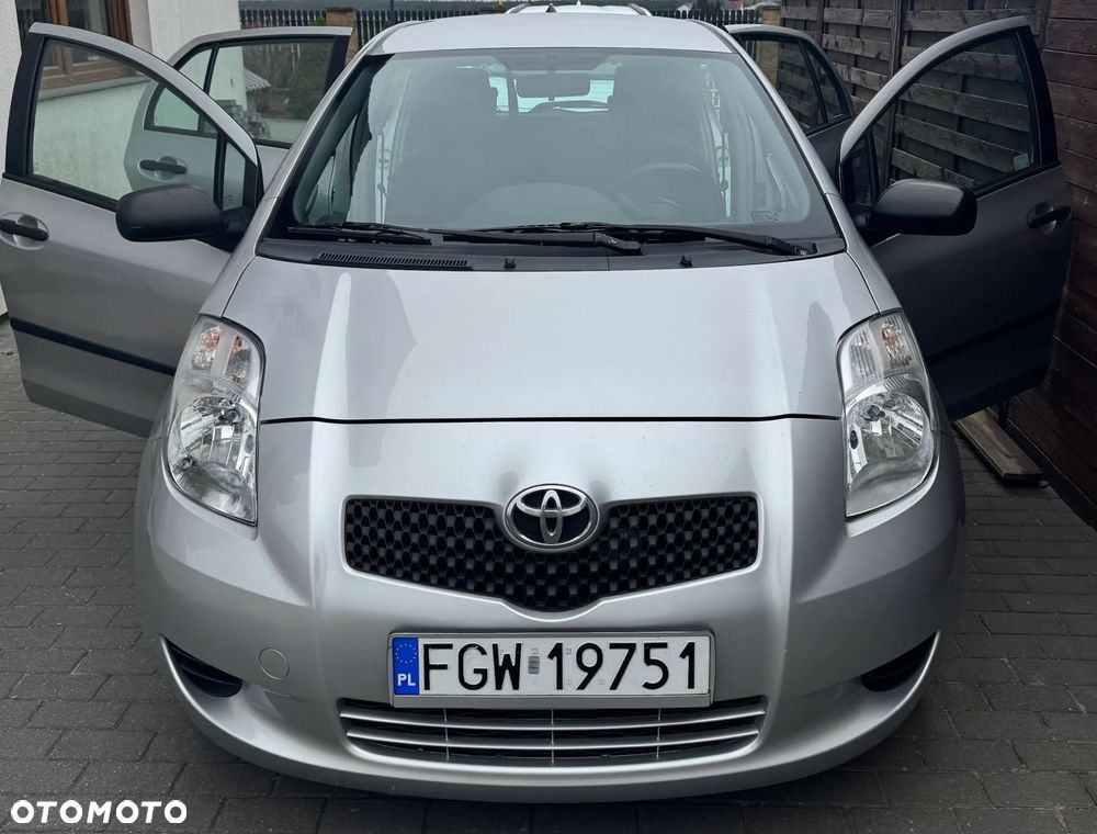 Toyota Yaris 1.3 Luna A/C - 1