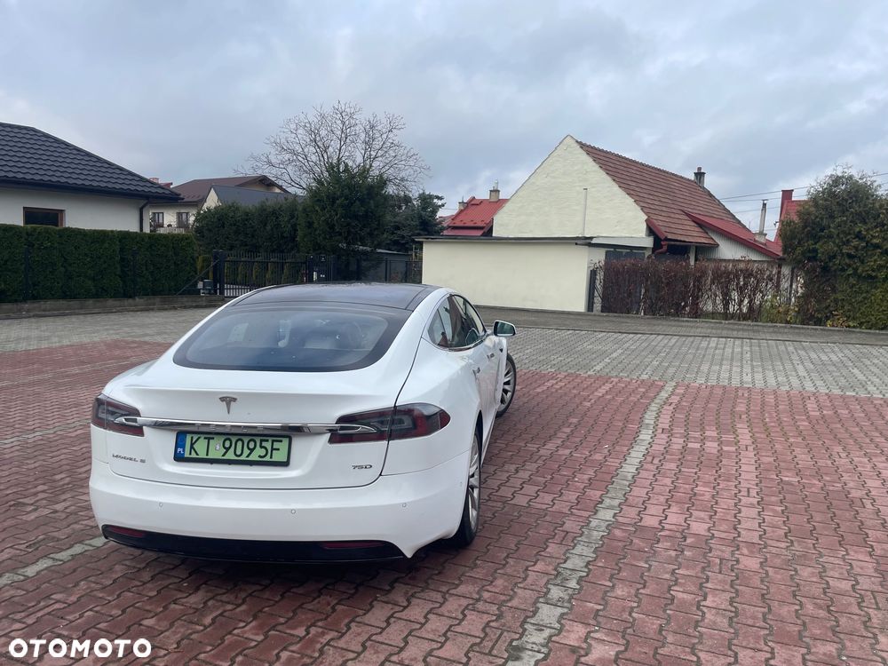 Tesla Model S - 6