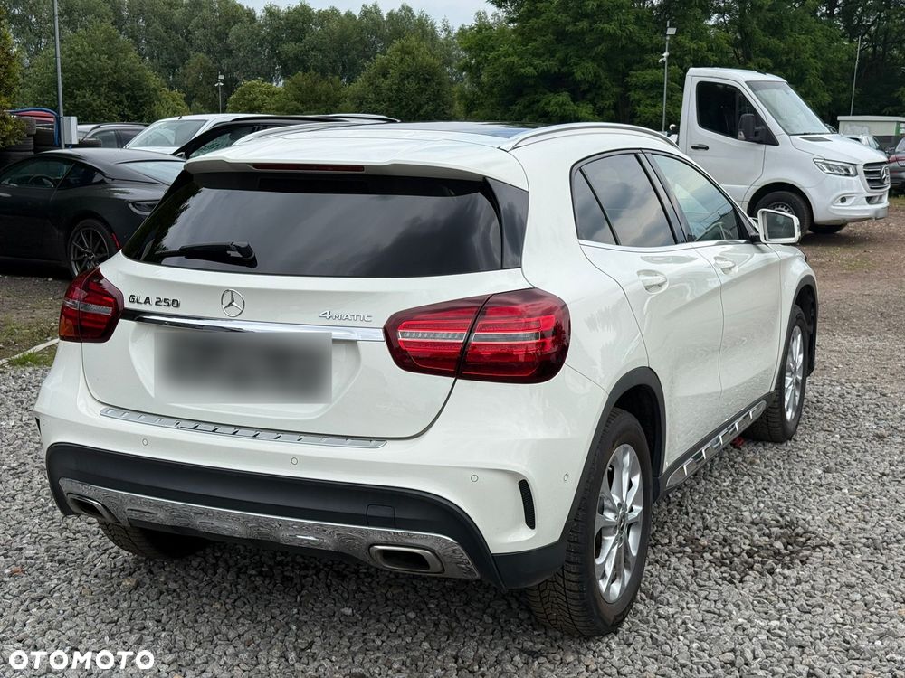 Mercedes-Benz GLA 250 7G-DCT AMG Line - 1